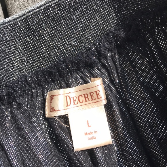 Black Shiny Circle Skirt - Picture 4 of 4